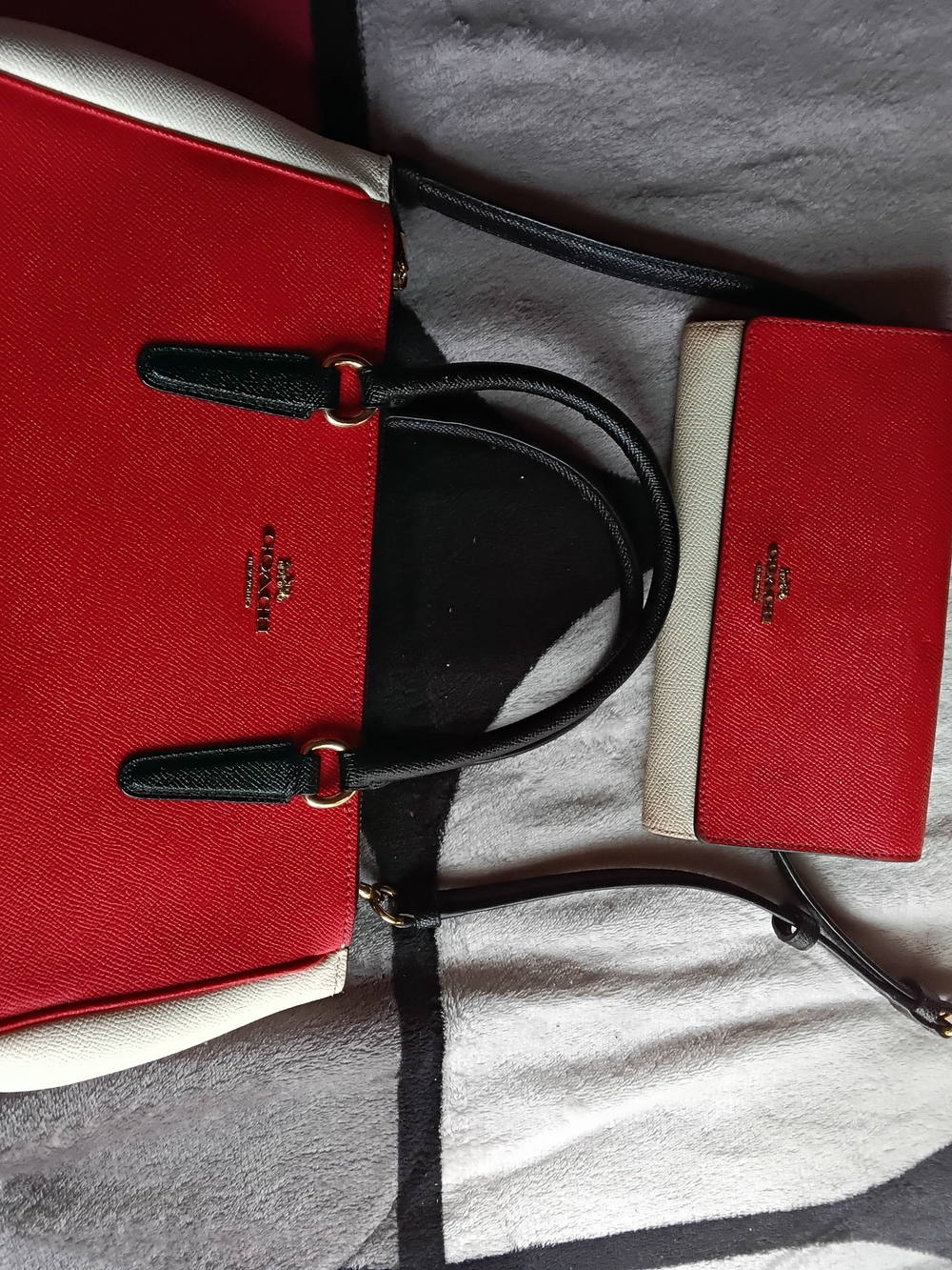 Coach Red and White Leather Satchel with Matching Wallet - Picture 4 of 16